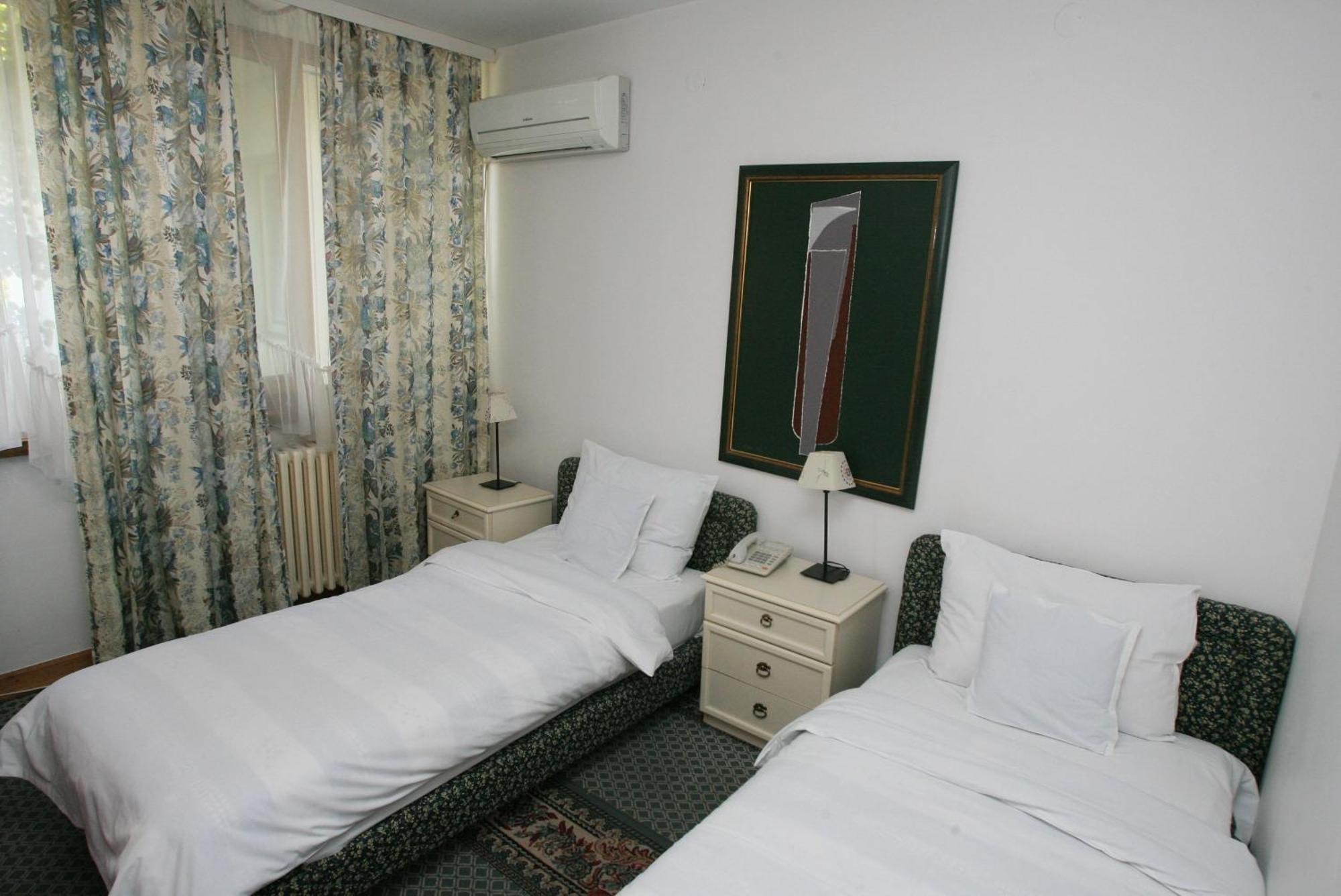 Hotel Radmilovac Belgrade Room photo